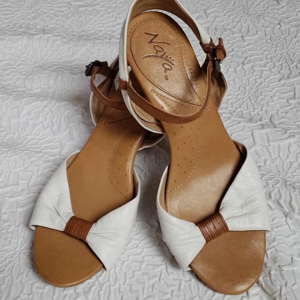 NWOT Telluride by Naya White & brown Leather Wood Heel Ankle Strap Sandals, S 9W